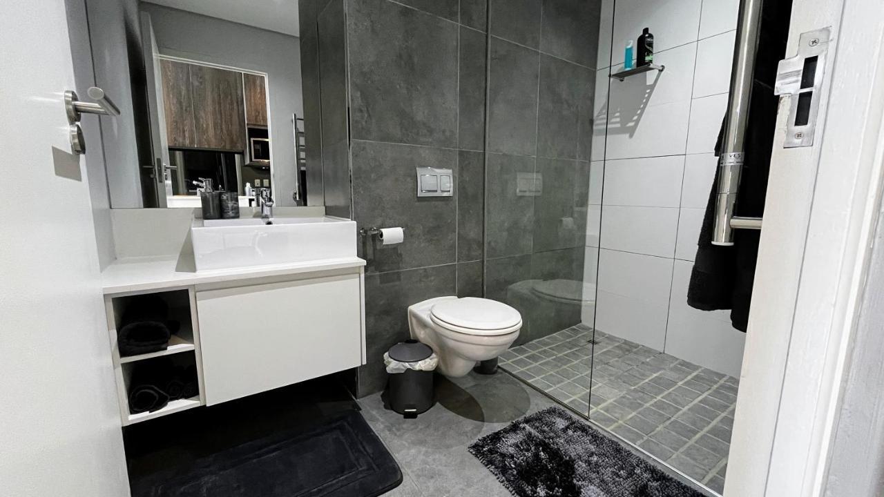 Modern Luxury Studio With Breathtaking City Views - No Load Shedding Kapstaden Eksteriør billede
